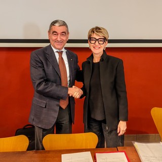 Il prefetto Savastano con Giuliana Cirio, presidente della Fondazione Industriali e direttore generale di Confindustria Cuneo Il prefetto Savastano con Giuliana Cirio, presidente della Fondazione Industriali e direttore generale di Confindustria Cuneo