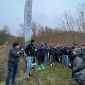 Agrion sperimenta a Cravanzana l'impollinazione artificiale dei noccioleti: lunedì il via con 200 operatori