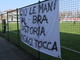 Lo striscione di Gioventù Giallorossa contro la fusione del Bra con l'Albese alla sfida di Eccellenza di domenica scorsa 8 marzo fra Cheraschese e Albese