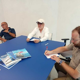 Il presidente Merlo durante l'incontro con la stampa tenuto oggi a Castelletto Stura Il presidente Merlo durante l'incontro con la stampa tenuto oggi a Castelletto Stura