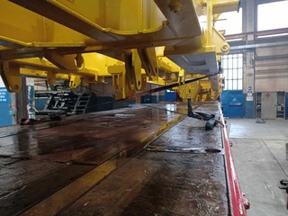 Le immagini che testimoniano la posa delle cinghie con le quali il carico era stato ancorato e la presenza delle cinghie dopo l'incidente