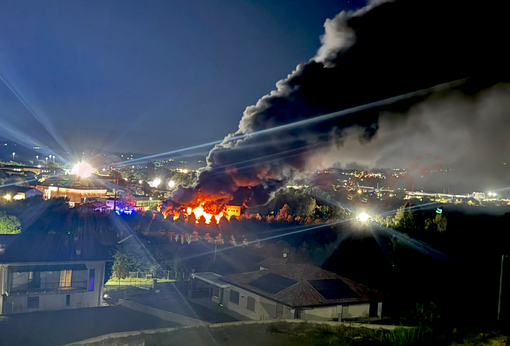 Alcune immagini dell'incendio sviluppatosi nella zona prossima al Parco Tanaro Alcune immagini dell'incendio sviluppatosi nella zona prossima al Parco Tanaro