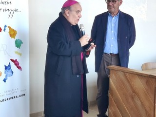 Nelle foto alcuni momenti dell'inaugurazione e della presentazione tenuta presso la cantina Terre del Barolo