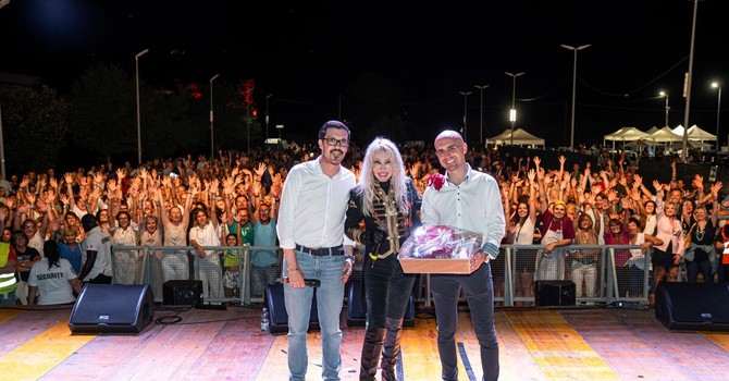 Venerdì 28 agosto Cortemilia ha accolto Ivana Spagna
