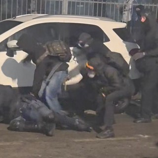Un fotogramma del video girato da un giornalista di Torino Oggi