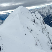 Maltempo nel Cuneese: piogge diffuse e neve in montagna, domenica cresce il pericolo valanghe