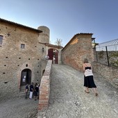 Nelle immagini alcuni momenti della presentazione e il maniero in fase di restauro
