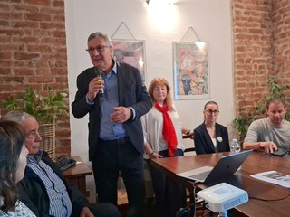 Nelle foto alcuni momenti della serata di presentazione tenuta all'agriturismo Gallina