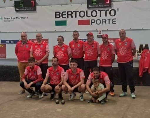 Nella foto (Ufficio Stampa Bocciofila) la compagine dell’Auxilium Bertolotto Porte Saluzzo rimasta nella serie A del volo