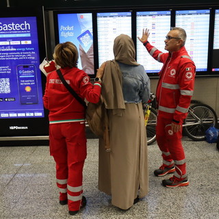 Dopo 12 anni madre e figlia si riabbracciano: dal Sudan a Cuneo grazie alla Croce Rossa