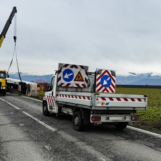 Mezzi sul posto per il recupero dell'autocisterna