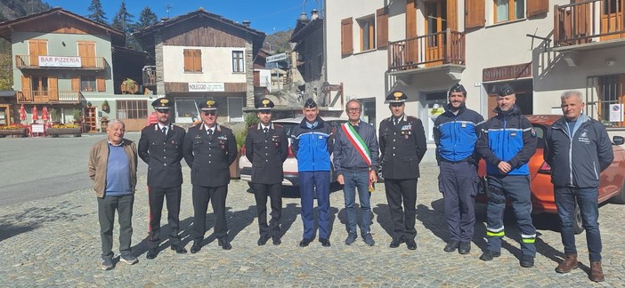 Pontechianale, vertice tra Carabinieri e Gendarmeria francese per il bilancio dei controlli sul Colle dell'Agnello Pontechianale, vertice tra Carabinieri e Gendarmeria francese per il bilancio dei controlli sul Colle dell'Agnello