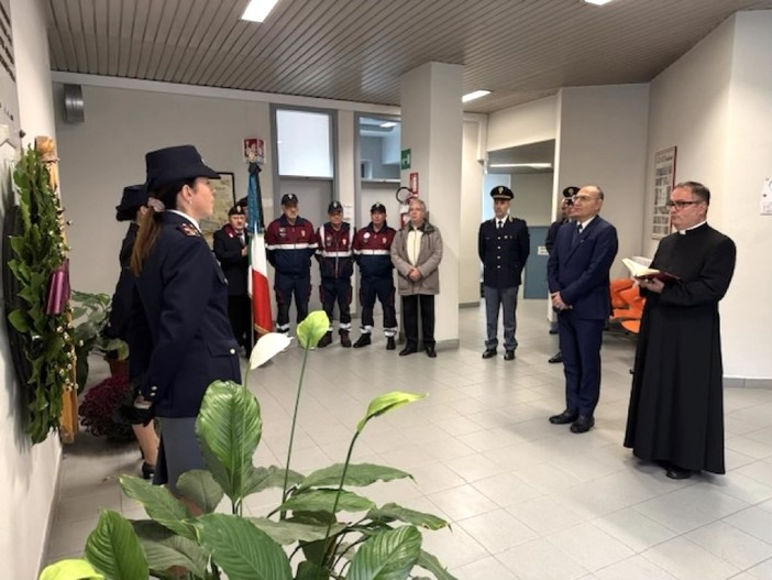 La cerimonia tenuta questa mattina alla presenza del cappellano della Polizia di Stato don Mauro Biodo, di una rappresentanza del personale in servizio e della locale sezione dell'Anps, nonché dei familiari dei caduti della Polizia di Stato di Cuneo