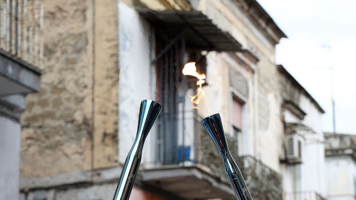 La fiamma olimpica di Milano Cortina 2026, immagine dal sito ufficiale delle Olimpiadi (www.olympics.com)