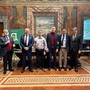 La consegna del premio. Da sinistra: il giornalista Marco Frittella, l’assessore regionale all’Agricoltura Paolo Bongioanni, Mattia Bianco e Marco Villano di 8pari, Roberto Abellonio di Cascina Piccaluga e il direttore generale di Confagricoltura Roberto Caponi La consegna del premio. Da sinistra: il giornalista Marco Frittella, l’assessore regionale all’Agricoltura Paolo Bongioanni, Mattia Bianco e Marco Villano di 8pari, Roberto Abellonio di Cascina Piccaluga e il direttore generale di Confagricoltura Roberto Caponi