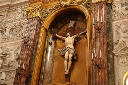 In foto Cristo crocifisso, chiesa dei Battuti Bianchi, a Bra In foto Cristo crocifisso, chiesa dei Battuti Bianchi, a Bra
