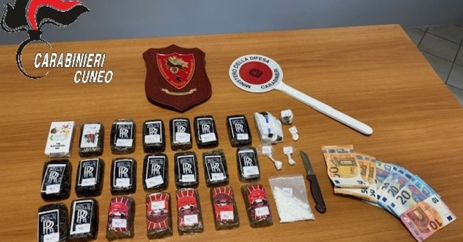 Trovato in possesso di cocaina, in casa nascondeva due chilogrammi di hashish Trovato in possesso di cocaina, in casa nascondeva due chilogrammi di hashish