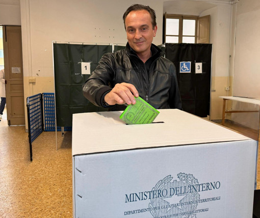 Il presidente della Regione Piemonte Alberto Cirio alle urne Il presidente della Regione Piemonte Alberto Cirio alle urne