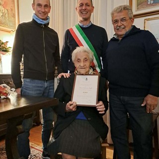 L'omaggio dell'Amministrazione comunale per il lusinghiero traguardo