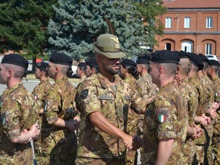 La consegna del basco con fregio La consegna del basco con fregio