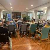 "Dalla parte di chi soffre": i Carabinieri incontrano gli ospiti della "Residenza Francone" di Bra "Dalla parte di chi soffre": i Carabinieri incontrano gli ospiti della "Residenza Francone" di Bra