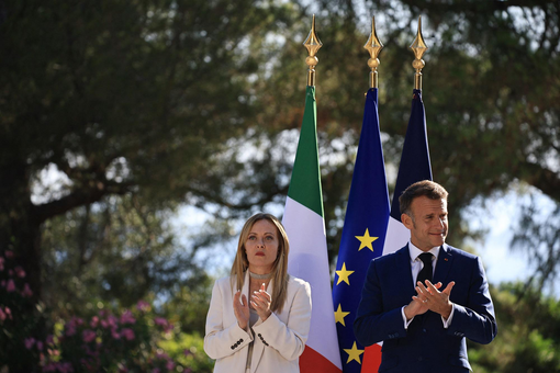 Giorgia Meloni ed Emmanuel Macron (foto Adnkronos)