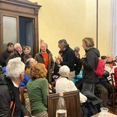 In municipio si attende l'inizio del Consiglio comunale