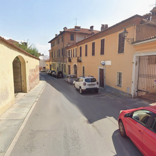 Bra, si interviene per sistemare i marciapiedi e il porfido di via Barbacana