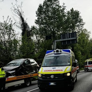 Scontro tra tre auto sulla Provinciale 12 a Carrù: traffico rallentato