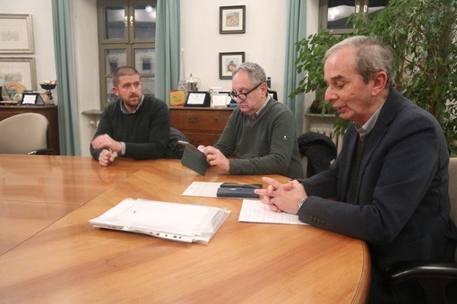 Da sinistra l'assessore Valter Gramaglia, il vice sindaco Biagio Conterno e il sindaco Gianni Fogliato Da sinistra l'assessore Valter Gramaglia, il vice sindaco Biagio Conterno e il sindaco Gianni Fogliato