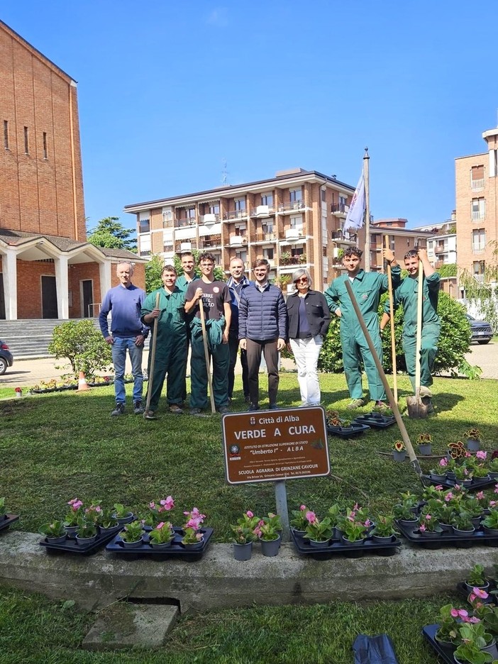 Alba, piazza Cristo Re più bella grazie agli studenti dell’Agraria di Grinzane