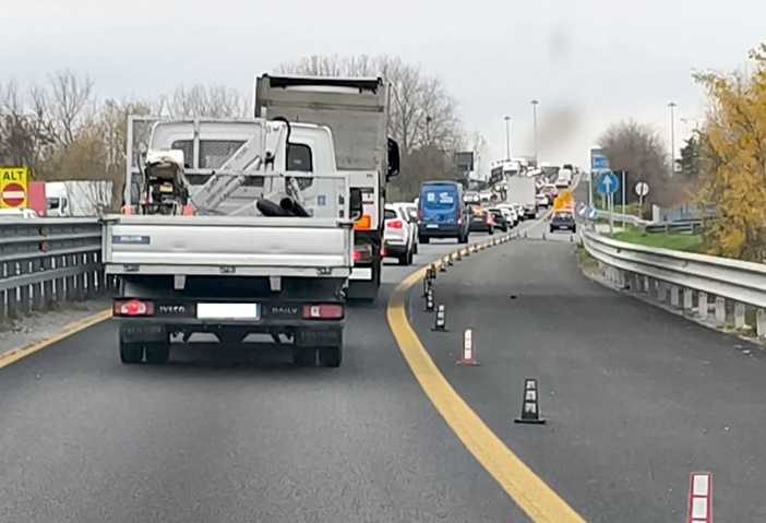 Mezzi in coda questa mattina sulla tangenziale albese
