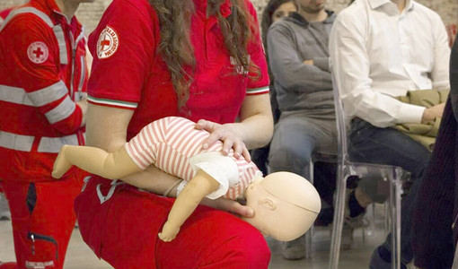 Manovre salvavita pediatriche: ad Alba un corso per imparare a proteggere i più piccoli Manovre salvavita pediatriche: ad Alba un corso per imparare a proteggere i più piccoli