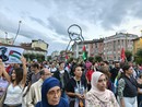 Uno scatto del corteo solidale per Gaza del 22 settembre ad Alba Uno scatto del corteo solidale per Gaza del 22 settembre ad Alba