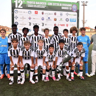 Nelle foto le formazioni di Juventus e Inter vincitrici del torneo Nelle foto le formazioni di Juventus e Inter vincitrici del torneo