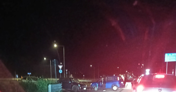 Nella foto i mezzi coinvolti nell’incidente di Alba (Ph. Sabrina Passone, gruppo Facebook "Sei di Alba se…") Nella foto i mezzi coinvolti nell’incidente di Alba (Ph. Sabrina Passone, gruppo Facebook "Sei di Alba se…")