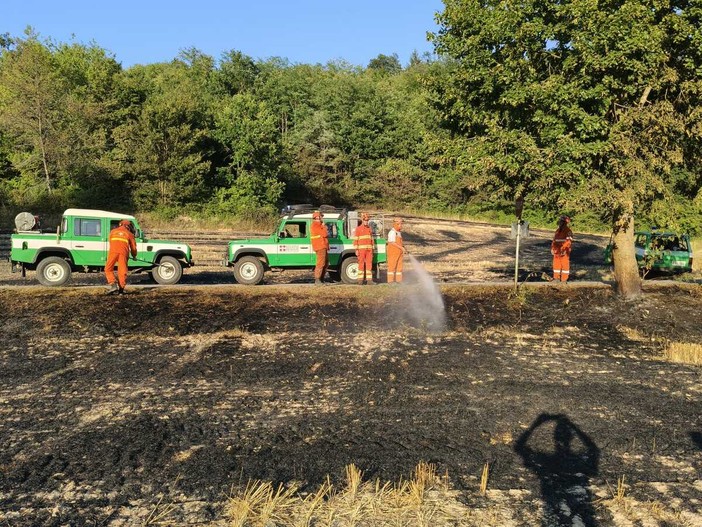 Volontari Aib in azione ieri a Camerana