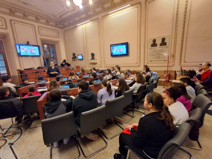 Il Consiglio dei Ragazzi di Bra adotta il manifesto "Cittadini del mondo": "Dalla nostra città per sentirci parte di qualcosa di più grande"