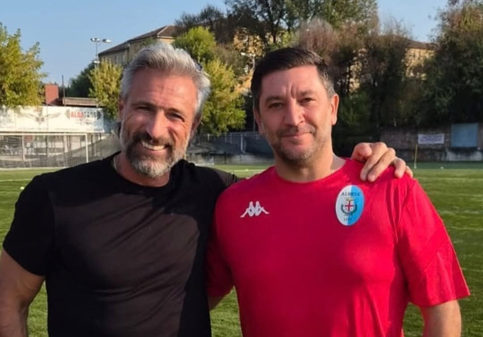 Il nuovo allenatore, a destra, col presidente Maxim Pioggia Il nuovo allenatore, a destra, col presidente Maxim Pioggia