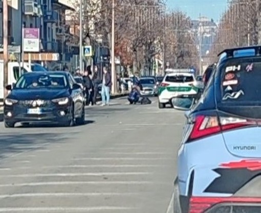 I soccorsi in corso Langhe nell’immagine pubblicata sul gruppo Facebook &quot;Sei di Alba se…&quot;