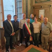 La maggioranza del sindaco Terreno all'insediamento, nel giugno 2024. terzo da sinistra il vicesindaco Ballauri