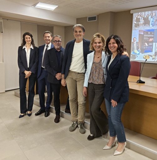 Nella foto di gruppo, da sinistra: Daniela Ferrero, sales &amp; project manager di Langhe Experience, il direttore Aca Fabrizio Pace, il past president del Consorzio Turistico Langhe Monferrato Roero Ferruccio Ribezzo accanto al nuovo presidente Bruno Viberti, la presidente del Consorzio Piccole Strutture Ricettive Raffaella Pittatore e Chiara Bergadano, marketing manager di Langhe Experience.