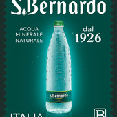 Nuovi francobolli dedicati al made in Italy: uno celebra la bottiglia Acqua San Bernardo progettata da Giugiaro