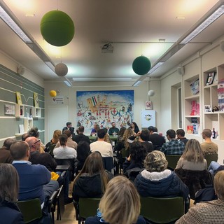 “I ragazzi sono esposti e la  rete adulta deve essere più solida”. Lo sguardo del dottor Marco Marzolla dopo la serata del Comitato Studenti ad Alba