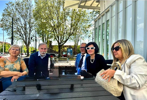 Carla Bonino e Giuseppe Steffanino, ex sindaca e vice di Vezza d'Alba, insieme ai legali Marco Calosso, Marta Giovannini e Silvia Calzolaro