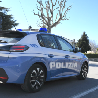 Controlli straordinari della Polizia a Cuneo e Borgo San Dalmazzo: identificate 250 persone, sanzioni per un esercizio commerciale Controlli straordinari della Polizia a Cuneo e Borgo San Dalmazzo: identificate 250 persone, sanzioni per un esercizio commerciale