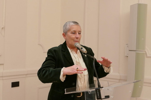 Piazza Europa, cedri vittoriosi: la sindaca apre al restyling… senza abbatterli Piazza Europa, cedri vittoriosi: la sindaca apre al restyling… senza abbatterli