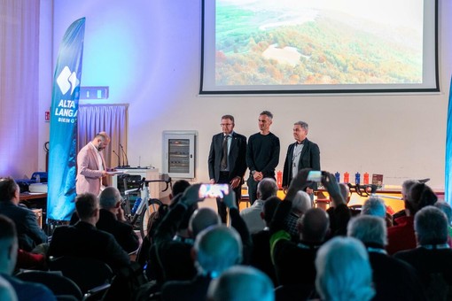 Biking Alta Langa, presentato a Monesiglio il progetto che punta a fare delle colline cuneesi una meta del cicloturismo Biking Alta Langa, presentato a Monesiglio il progetto che punta a fare delle colline cuneesi una meta del cicloturismo