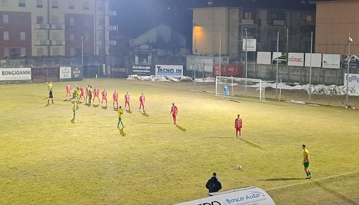 Un calcio di punizione per gli ospiti