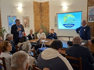 Nelle foto alcuni momenti della serata di presentazione tenuta all'agriturismo Gallina